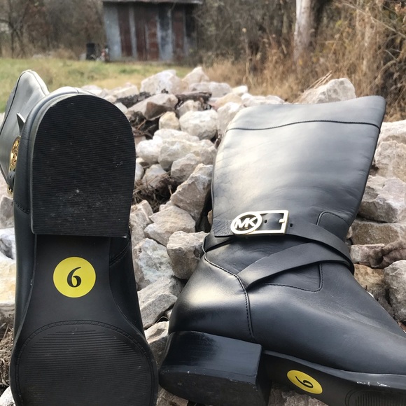 NWT, Michael Kors black boots. Size:9 / Length 15” w/ code no. SH18G - Picture 13 of 16